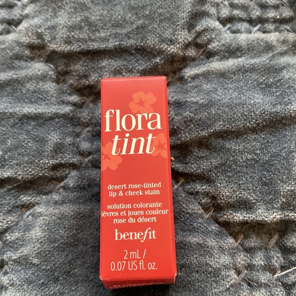 Benefit Pouch and Minis - Picture 3 of 6